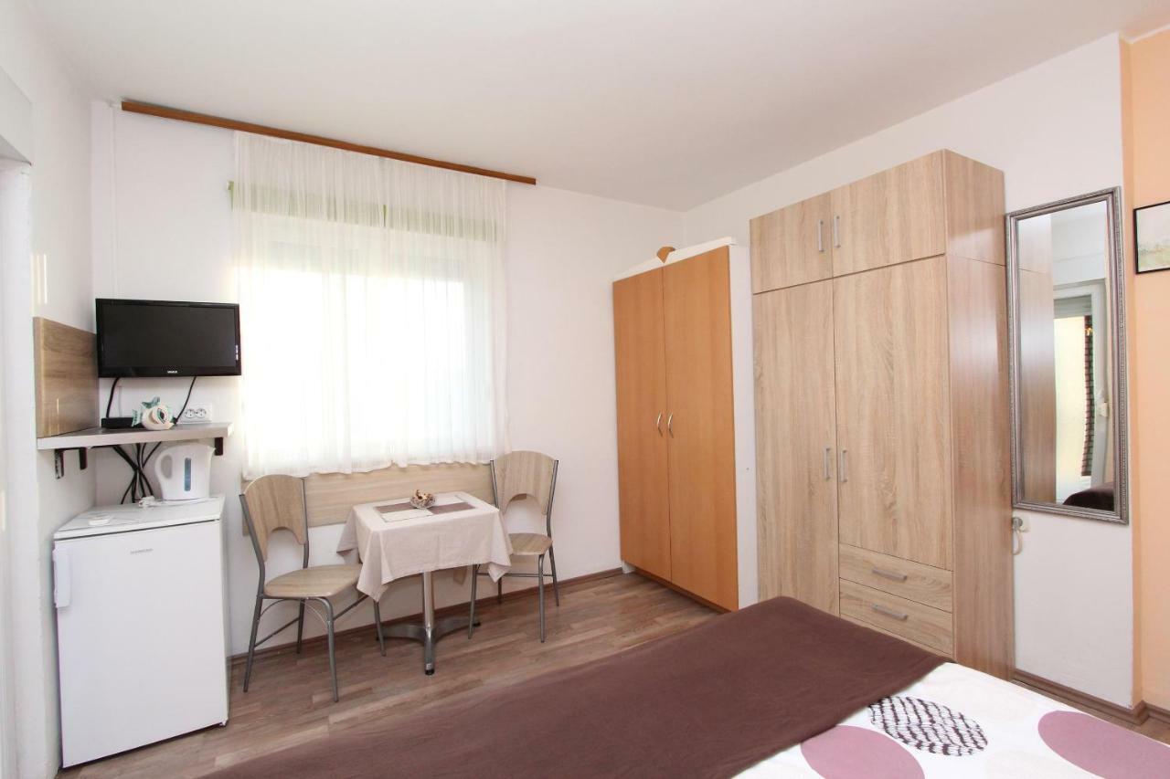 Apartments And Room Eva روفينج المظهر الخارجي الصورة