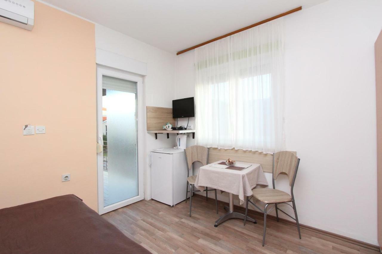 Apartments And Room Eva روفينج المظهر الخارجي الصورة